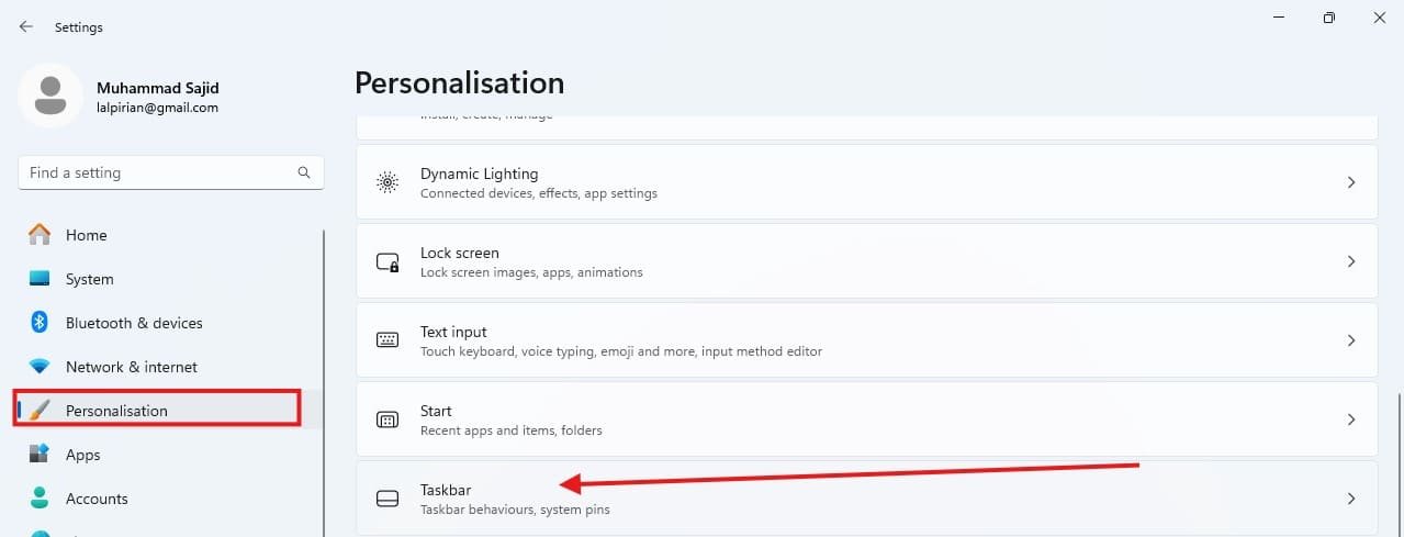 Windows 11 Open the Personalisation and taskbar Setting